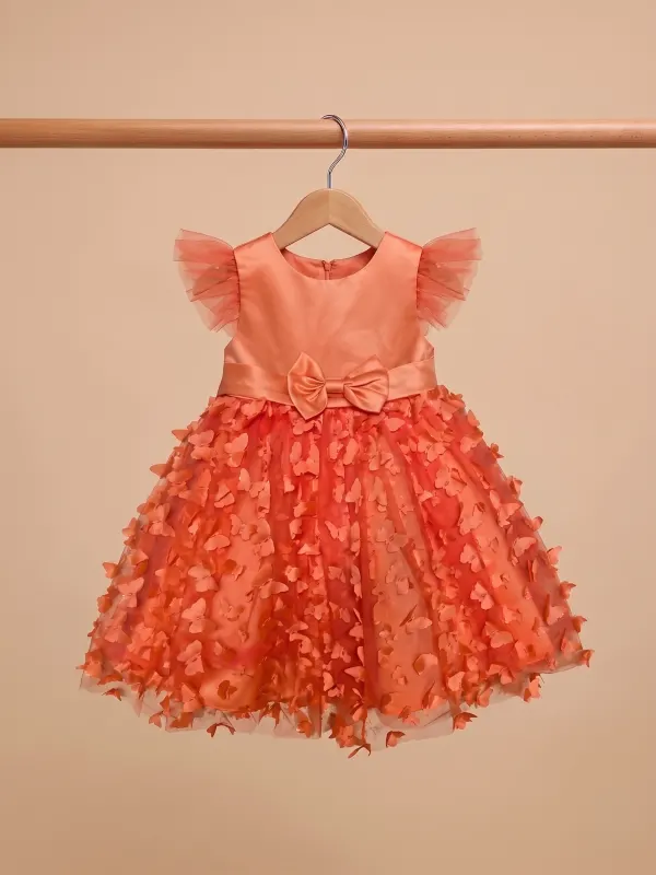 Robe orange — 5 ans · Bébé et enfant, dressing du studio de Julie Dugardin Photographe