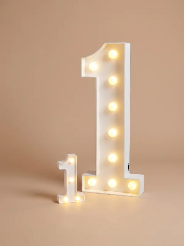 Chiffre 1 · Décors et accessoires, dressing du studio de Julie Dugardin Photographe