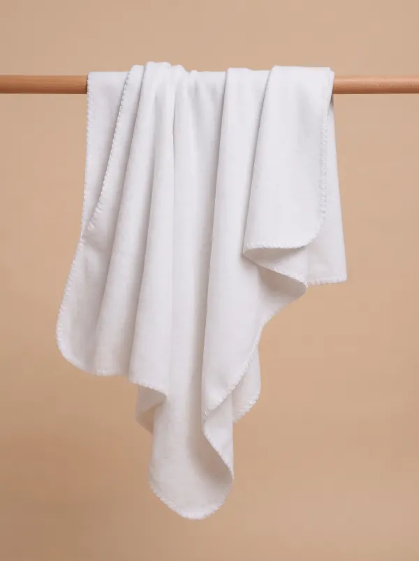 Couverture blanche · Décors et accessoires, dressing du studio de Julie Dugardin Photographe