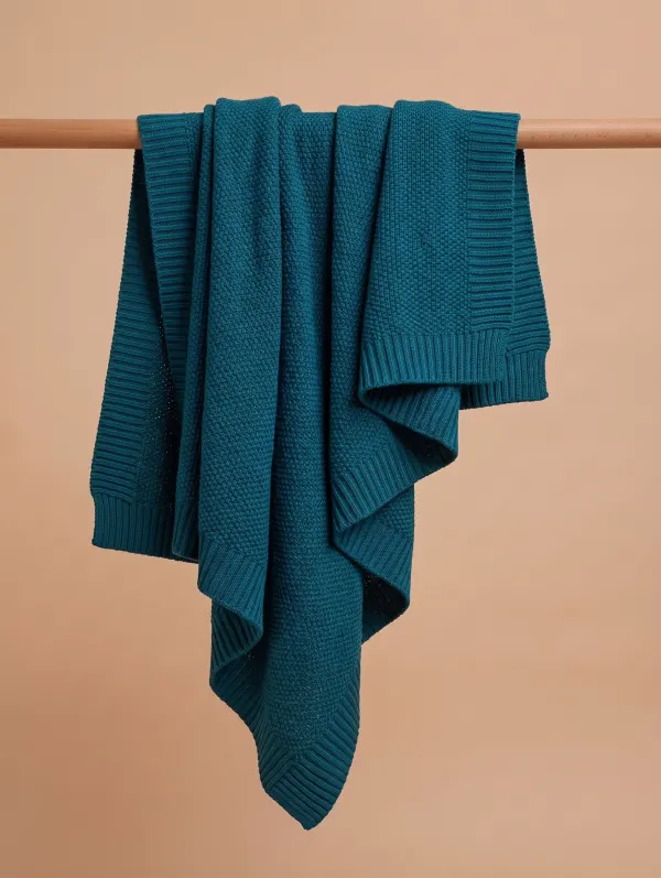 Couverture bleu canard · Décors et accessoires, dressing du studio de Julie Dugardin Photographe