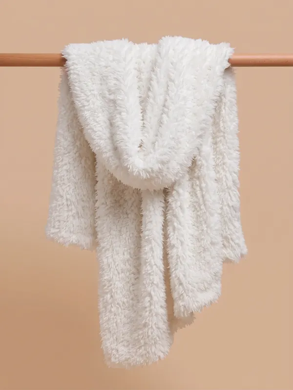 Plaid blanc 2 · Décors et accessoires, dressing du studio de Julie Dugardin Photographe