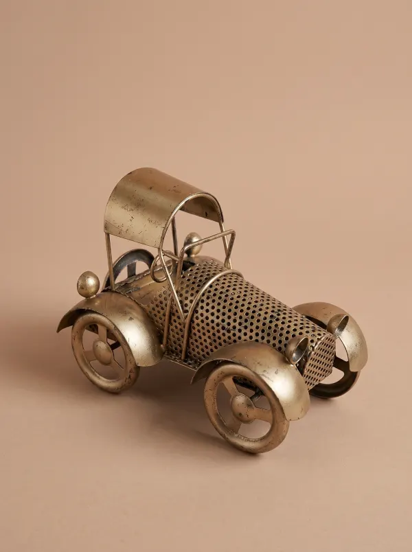 Voiture deco 2 · Décors et accessoires, dressing du studio de Julie Dugardin Photographe
